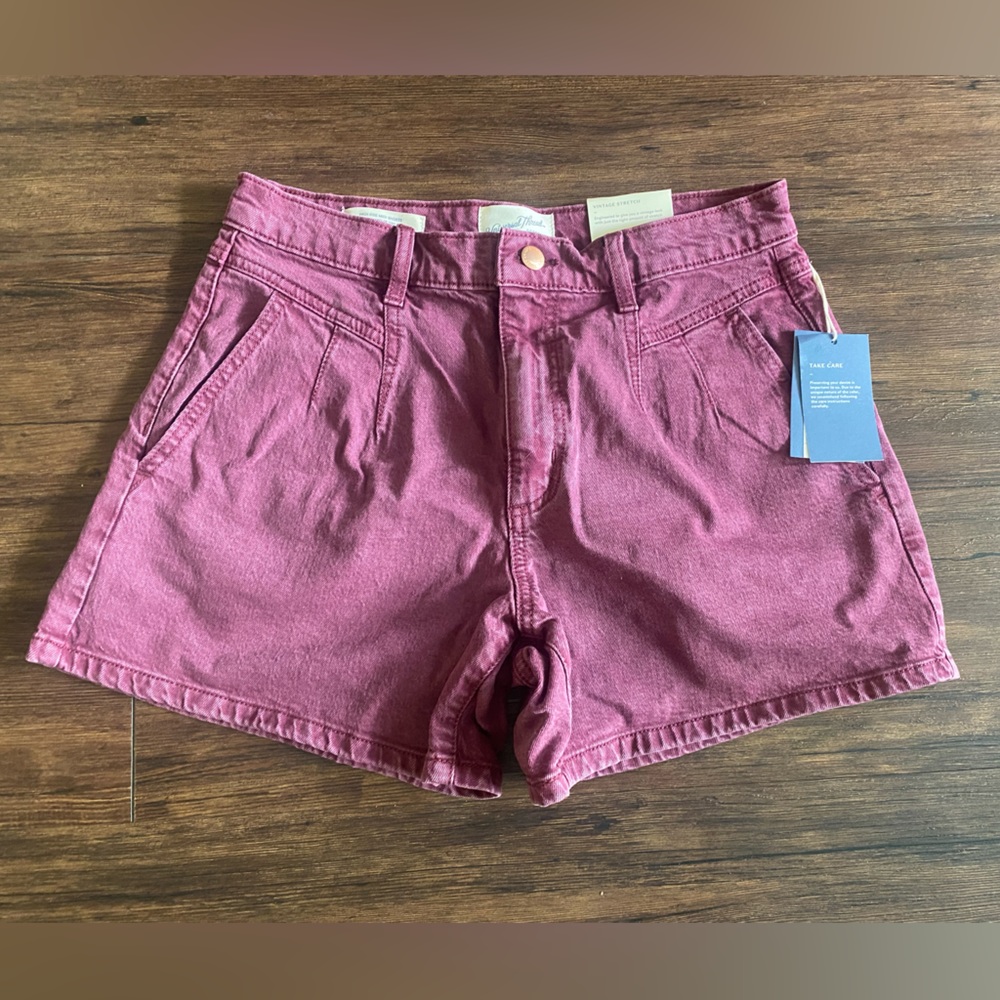 Pink stretch denim shorts. NWT Vintage fit.
